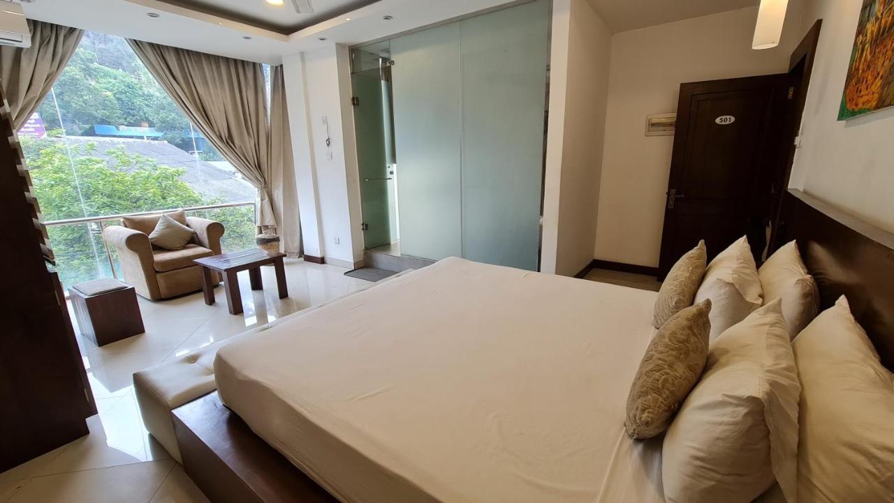 Quick Stop Inn Канди Экстерьер фото